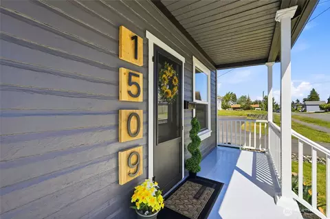 Exterior - 1509 20th St, Everett, WA 98201 photo 2 of 5