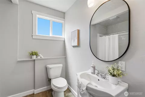 Bath - 1509 20th St, Everett, WA 98201 photo 1 of 1