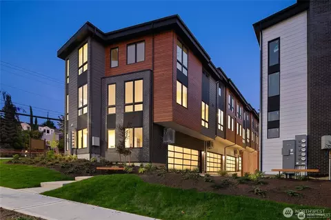 117 6th St #E, Kirkland, WA 98033