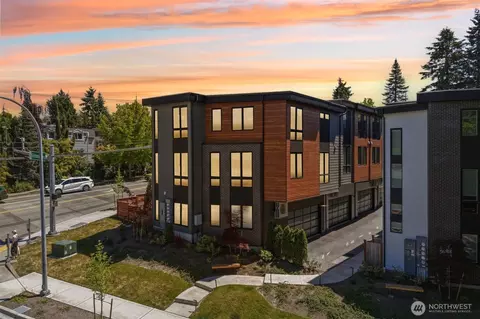 117 6th St #E, Kirkland, WA 98033