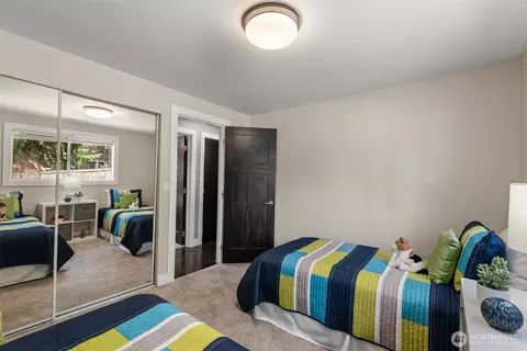 Bedroom - 22014 5th Ave W, Bothell, WA 98021 photo 4 of 6
