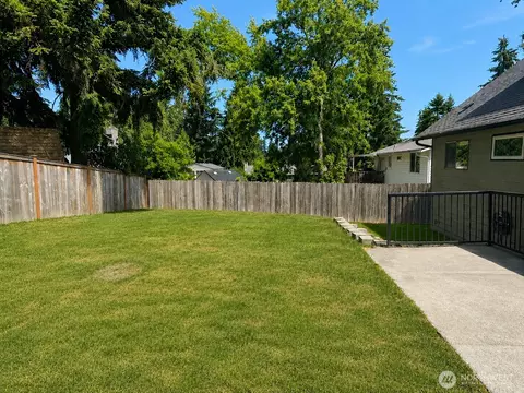 Exterior - 22014 5th Ave W, Bothell, WA 98021 photo 5 of 6