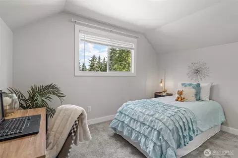 Bedroom - 22014 5th Ave W, Bothell, WA 98021 photo 6 of 6