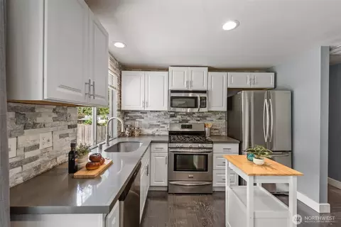 Kitchen - 22014 5th Ave W, Bothell, WA 98021 photo 2 of 2