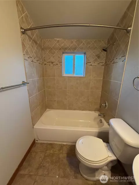 Bath - 2505 Harrison Ave, Everett, WA 98201 photo 2 of 2