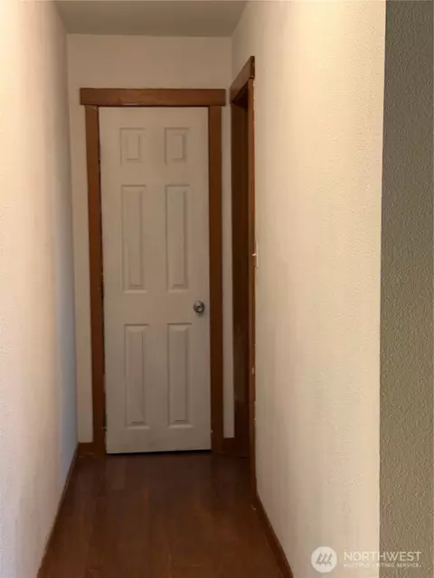 Entry Way - 2505 Harrison Ave, Everett, WA 98201 photo 3 of 6