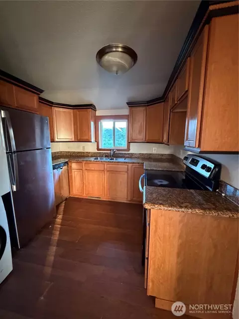 Kitchen - 2505 Harrison Ave, Everett, WA 98201 photo 2 of 2