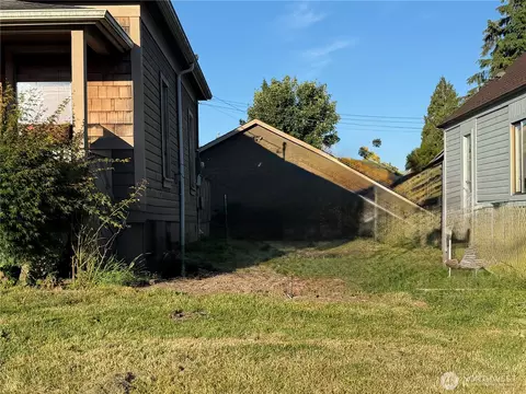 Exterior - 2505 Harrison Ave, Everett, WA 98201 photo 4 of 9