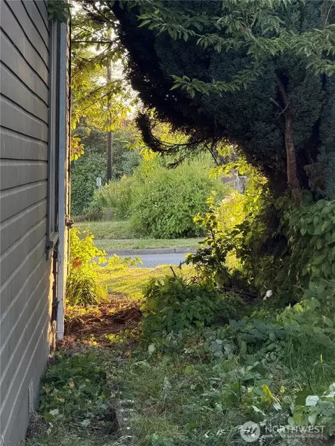 Exterior - 2505 Harrison Ave, Everett, WA 98201 photo 5 of 9