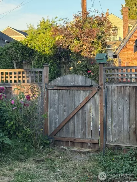 Exterior - 2505 Harrison Ave, Everett, WA 98201 photo 6 of 9