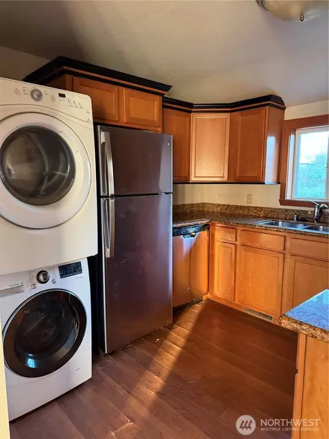 Kitchen - 2505 Harrison Ave, Everett, WA 98201 photo 1 of 2