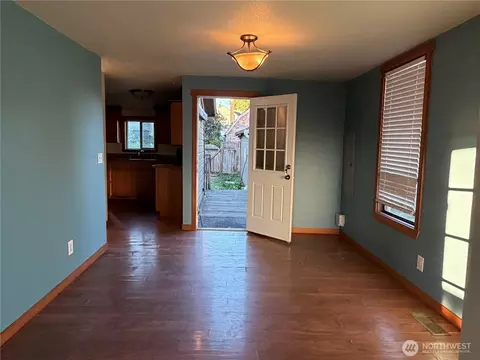 Entry Way - 2505 Harrison Ave, Everett, WA 98201 photo 1 of 6