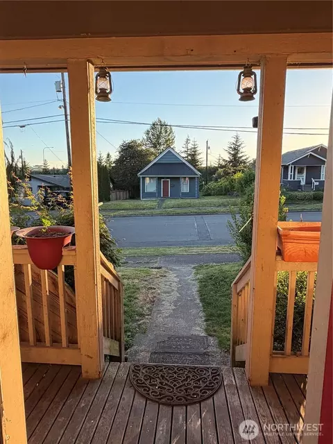 Exterior - 2505 Harrison Ave, Everett, WA 98201 photo 3 of 9