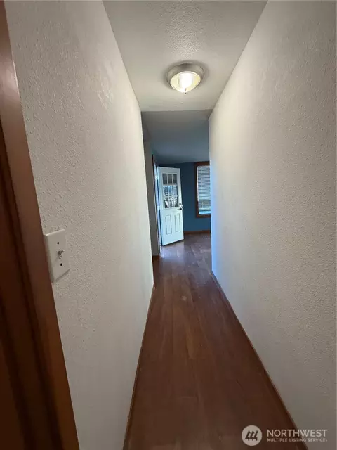 Entry Way - 2505 Harrison Ave, Everett, WA 98201 photo 4 of 6