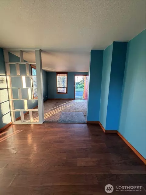 Living - 2505 Harrison Ave, Everett, WA 98201 photo 1 of 1