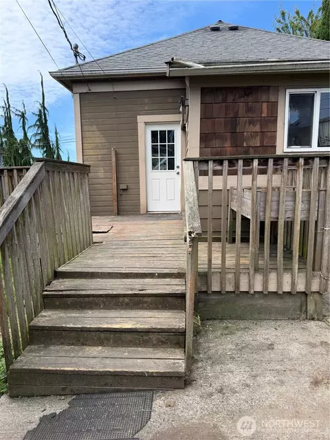 Exterior - 2505 Harrison Ave, Everett, WA 98201 photo 7 of 9