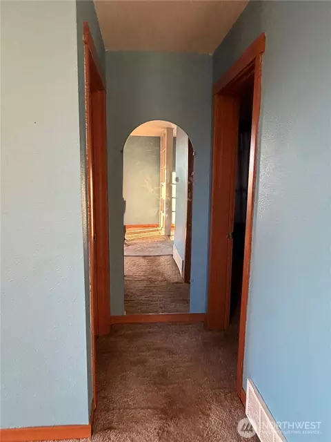 Entry Way - 2505 Harrison Ave, Everett, WA 98201 photo 5 of 6