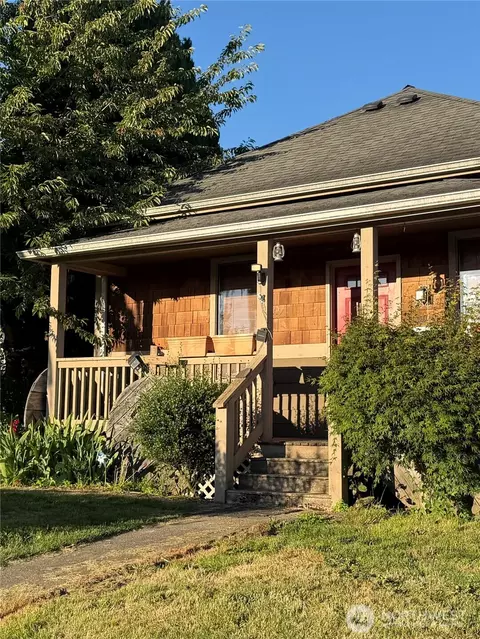 Exterior - 2505 Harrison Ave, Everett, WA 98201 photo 2 of 9