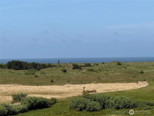 210 26th St NW #301A-B, Long Beach, WA 98631
