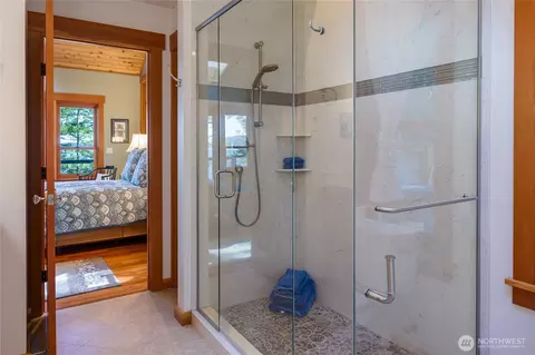 Bath - 2101 Dolphin Bay Rd, Eastsound, WA 98245 photo 2 of 2