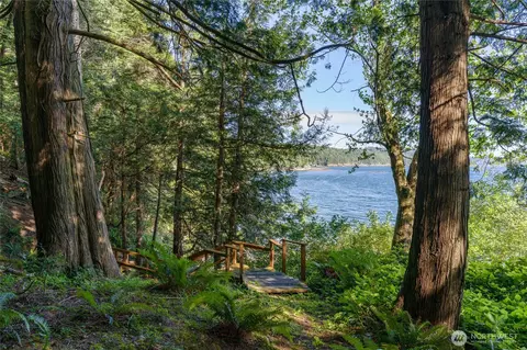View/Area - 2101 Dolphin Bay Rd, Eastsound, WA 98245 photo 4 of 9