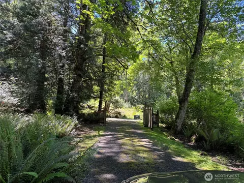 Exterior - 2101 Dolphin Bay Rd, Eastsound, WA 98245 photo 1 of 7