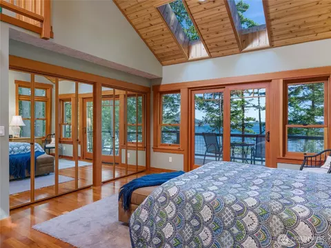 Bedroom - 2101 Dolphin Bay Rd, Eastsound, WA 98245 photo 1 of 4