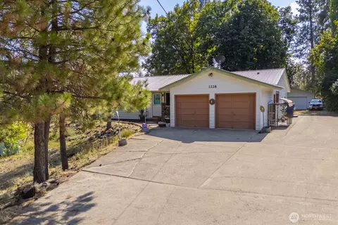 1228 E Lake St, Medical Lake, WA 99022