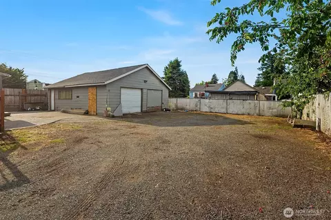 Exterior - 1215 Madison St, Everett, WA 98203 photo 9 of 10