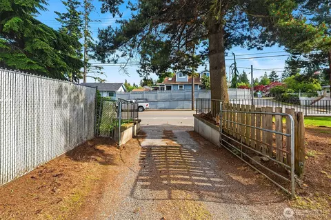 Exterior - 1215 Madison St, Everett, WA 98203 photo 4 of 10
