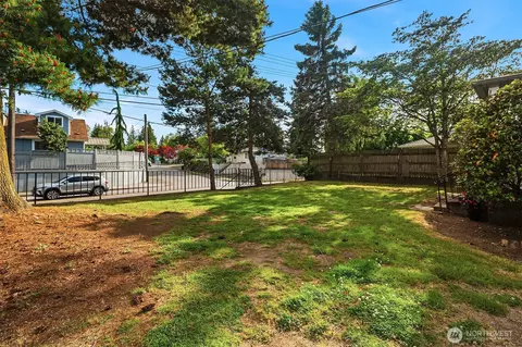 Exterior - 1215 Madison St, Everett, WA 98203 photo 5 of 10