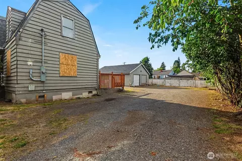 Exterior - 1215 Madison St, Everett, WA 98203 photo 6 of 10