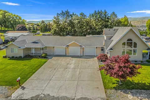 42 Hadley St NW, East Wenatchee, WA 98802