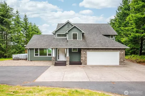 966 Lookout Rd, Castle Rock, WA 98611