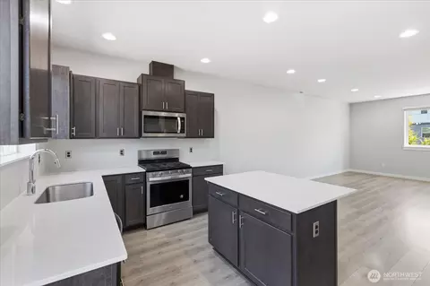 Kitchen - 19324 35th Dr SE #E, Bothell, WA 98012 photo 3 of 3