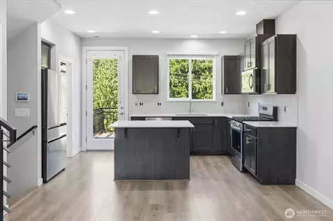Kitchen - 19324 35th Dr SE #E, Bothell, WA 98012 photo 1 of 3