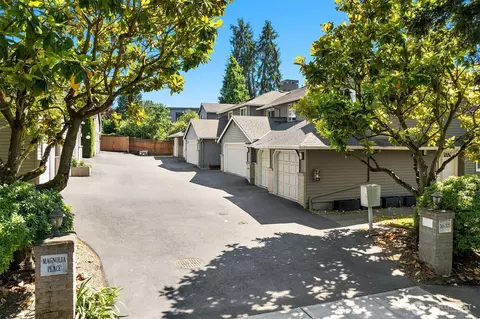 313 7th Ave S #6, Kirkland, WA 98033