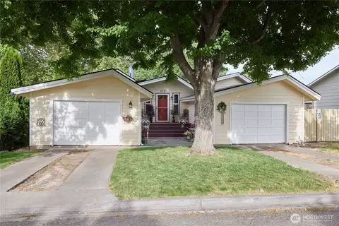 513 SE Highland Park Dr, College Place, WA 99324