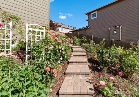 Exterior - 20213 126th Ave NE, Bothell, WA 98011 photo 5 of 6