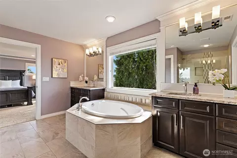 Bath - 20213 126th Ave NE, Bothell, WA 98011 photo 2 of 4
