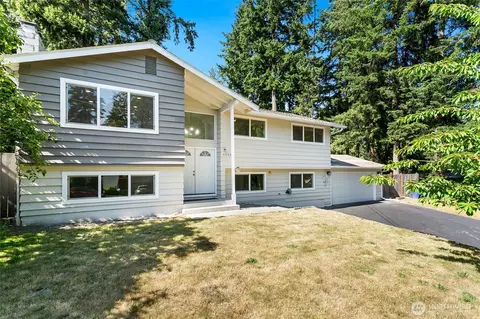 6046 NE 204th St, Kenmore, WA 98028