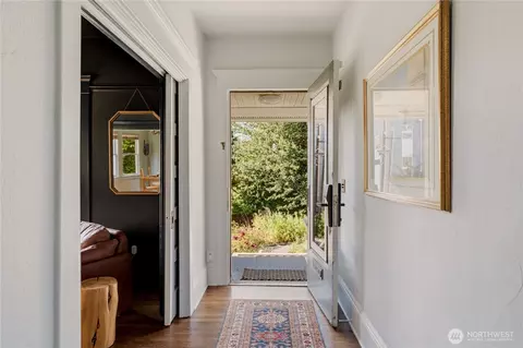 Entry Way - 1415 E Spring St, Seattle, WA 98122 photo 3 of 4