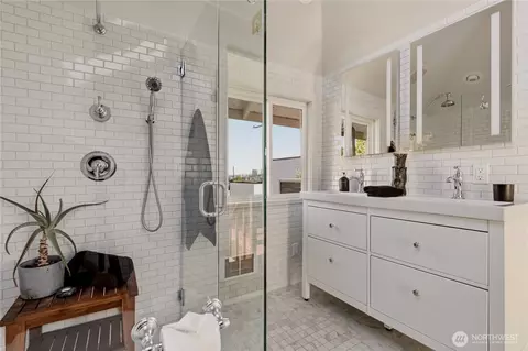 Bath - 1415 E Spring St, Seattle, WA 98122 photo 4 of 5