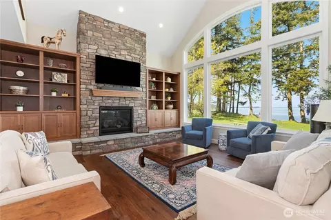 Living - 9367 Marshall Rd, Bow, WA 98232 photo 4 of 6