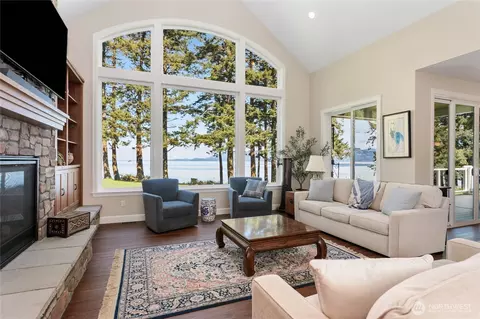 Living - 9367 Marshall Rd, Bow, WA 98232 photo 3 of 6