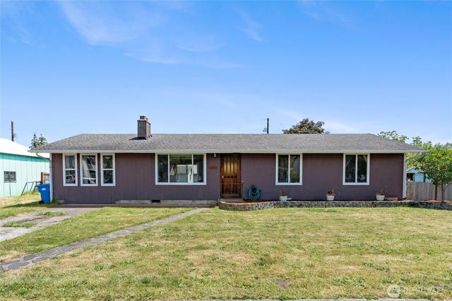 205 Washington Ave S, Eatonville, WA 98328