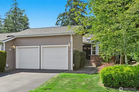 24311 SE 41st Pl #10, Issaquah, WA 98029