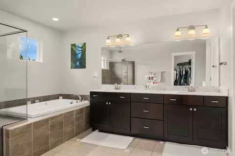 Bath - 3607 178th St SE, Bothell, WA 98012 photo 2 of 4