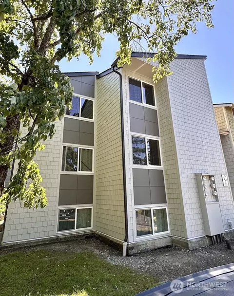 2020 Grant Ave S #C301, Renton, WA 98055