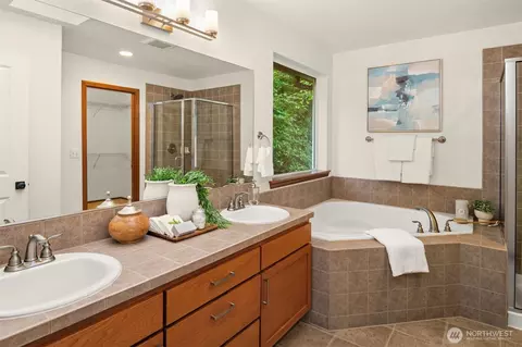 Bath - 18318 34th Ave SE, Bothell, WA 98012 photo 2 of 5